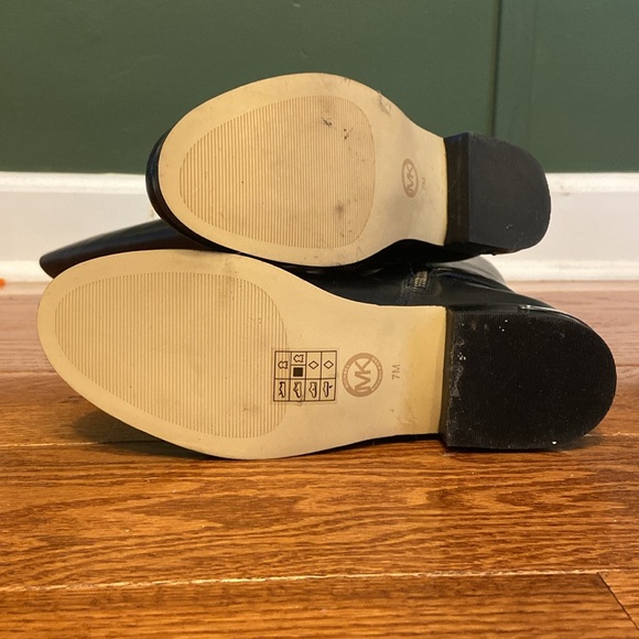 Michael Kors riding boots in the color black. - Picture 2 of 4